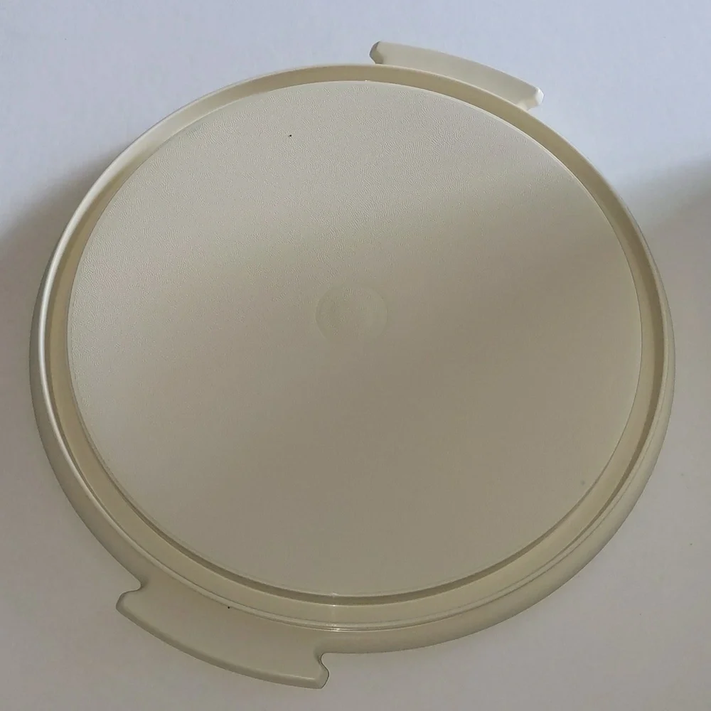 Vintage tupperware Cake taker